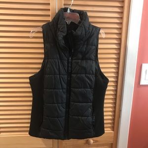 American Eagle Black Puffer Vest